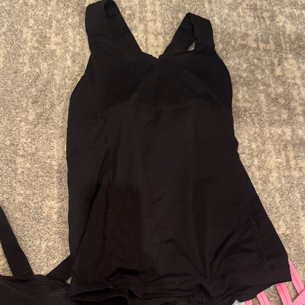 Four lululemon shirts - size 4 - Picture 4 of 10